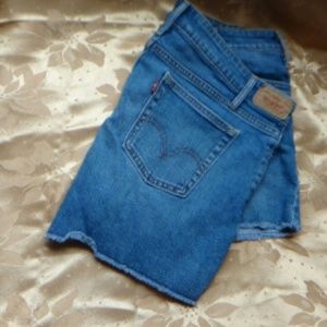 Levis cropped shorts