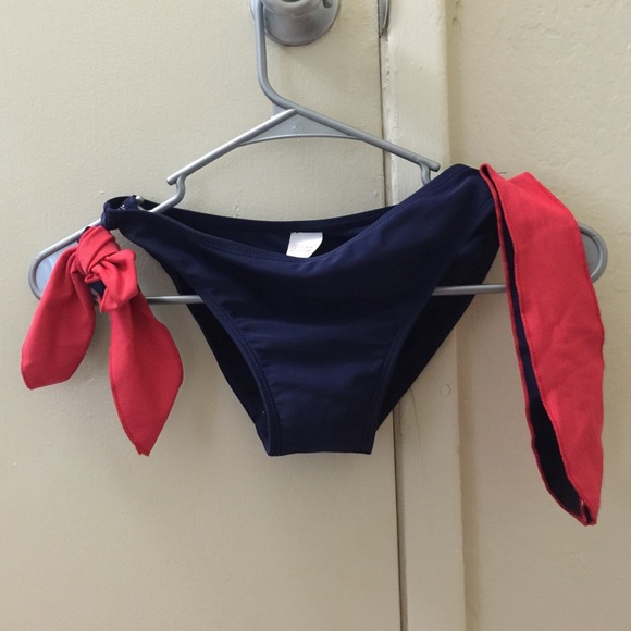 Bikinis - Picture 2 of 2