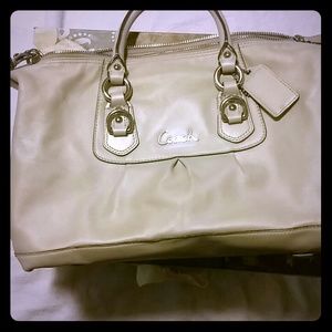 A beautiful coach bag in very mint condition