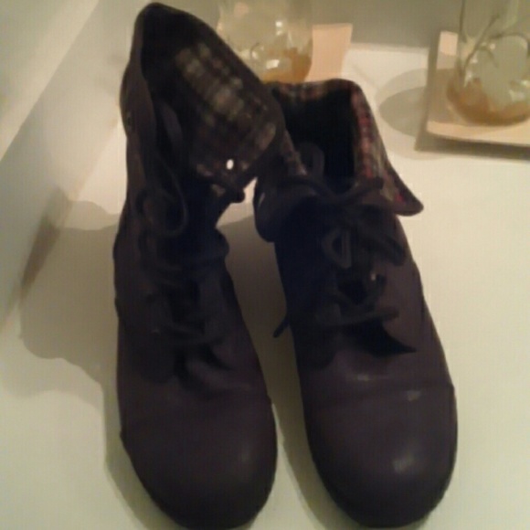 combat boots