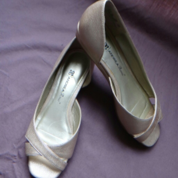 Light pink peep toe flats with low heel - Picture 2 of 3