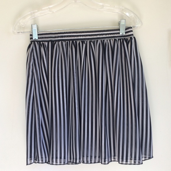 M/L Striped Double Layer Chiffon Mini Skirt