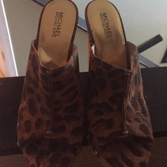 Shoes - Picture 3 of 4