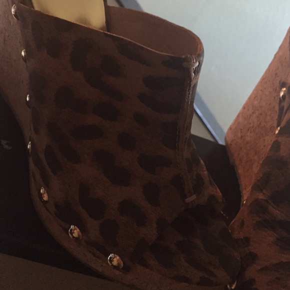 Shoes - Picture 4 of 4