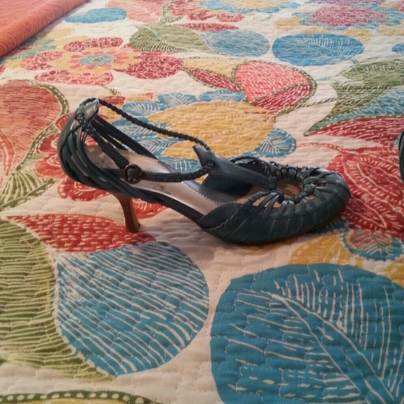 Heels - Picture 2 of 3