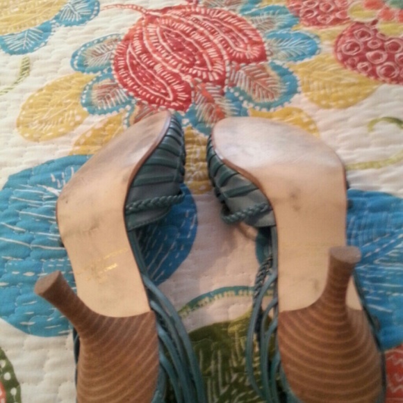 Heels - Picture 3 of 3