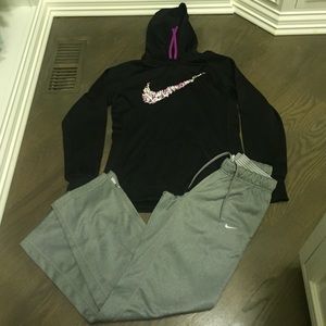 Nike sweatsuit size small