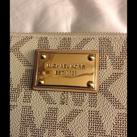 Brand new Michael Kors Wallet - Picture 2 of 4