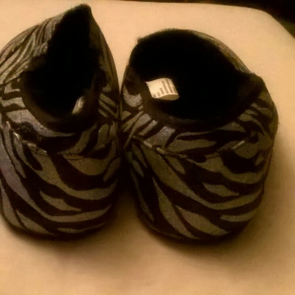 Flat Slippers - Picture 3 of 3