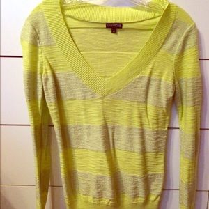 Long sleeve v-neck