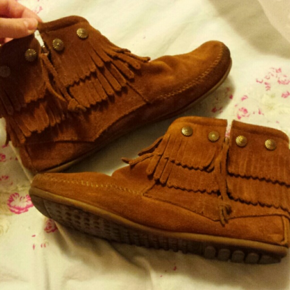 2 layer brown fringe boots
