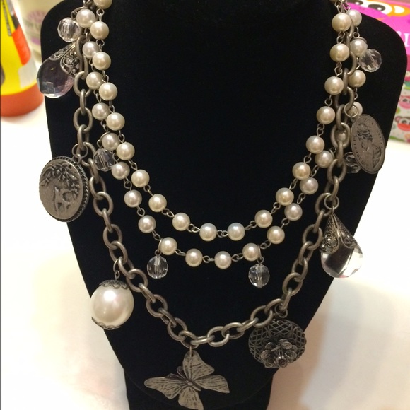 SOLD! cute fashionable statement necklace!