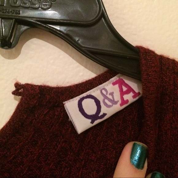 Cropped maroon sleeveless sweater - Picture 2 of 3