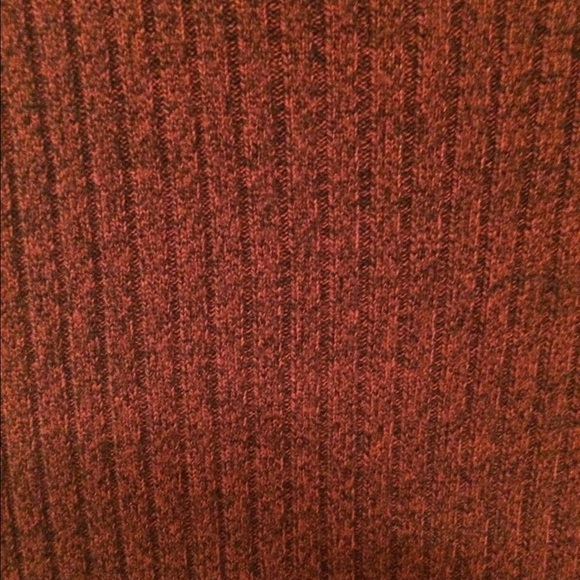 Cropped maroon sleeveless sweater - Picture 3 of 3