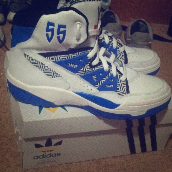 Adidas Mutombo - Picture 1 of 3