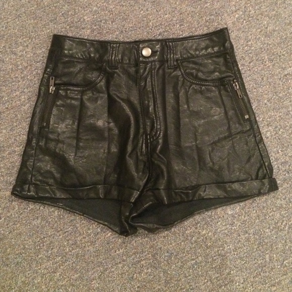 ‼️SALE‼️H&M vegan leather shorts
