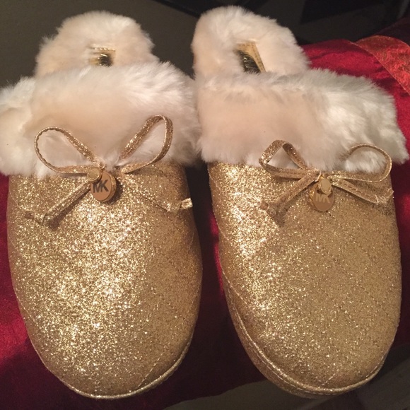 Slippers - Picture 1 of 3