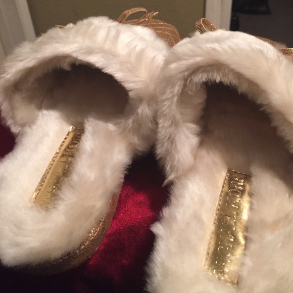 Slippers - Picture 3 of 3