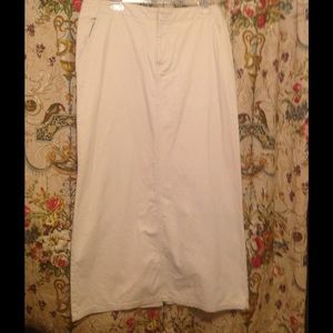 The essential khaki skirt!