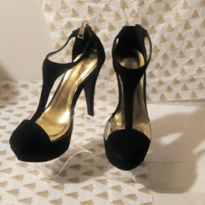 Black Penelope  in suede.