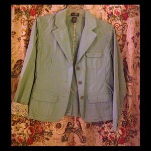 That must-have lightweight year-round jacket