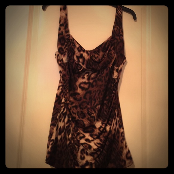 Sexy leopard top snug fit very seductive !