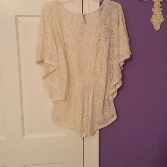 White top - Picture 1 of 2
