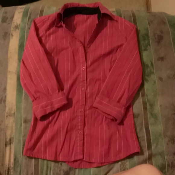 3/4 sleeve red button up top