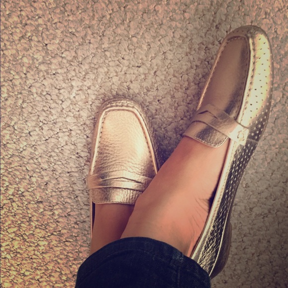 🚫SOLD🚫Joan & David Gold Loafers Size 8