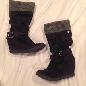 Roxy wedge boots.
