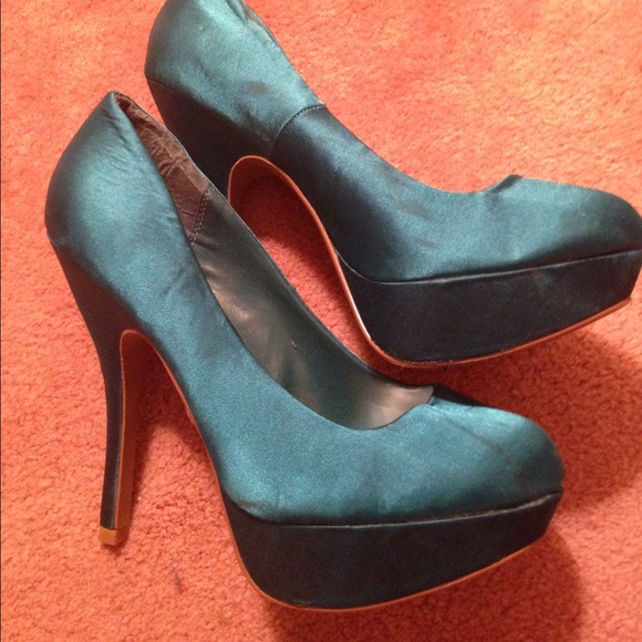 Teal platform heals.  Only worn twice. Size 8.5