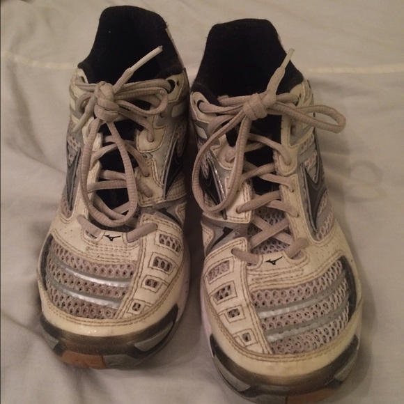 Volleyball shoes