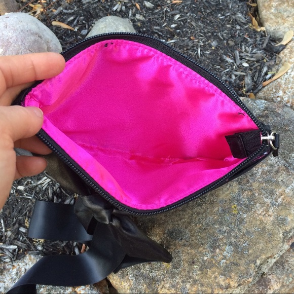 TRADED in BUNDLE Fuchsia Satin & Lace Bow Clutch - Picture 3 of 4