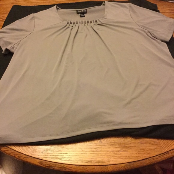 Women's Plus Top size 2X-3X Maggie Barnes New&COOL