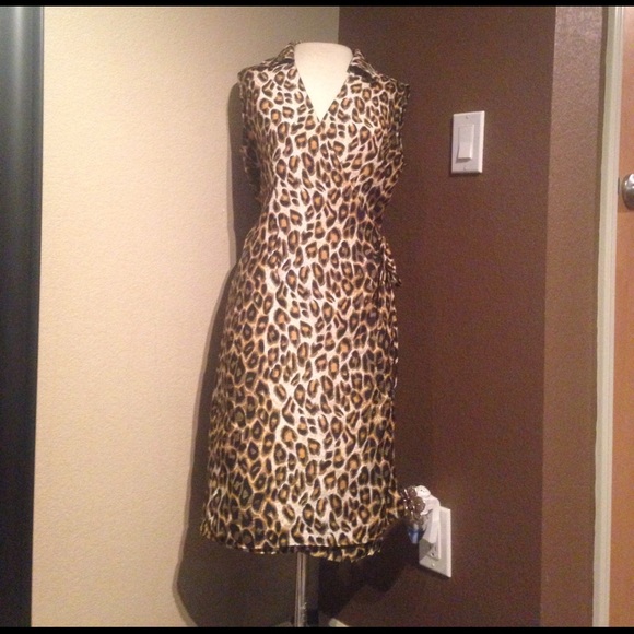Retro look leopard wrap dress!