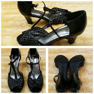 Naturalizer open toe shoes, size 7.5, black, strap