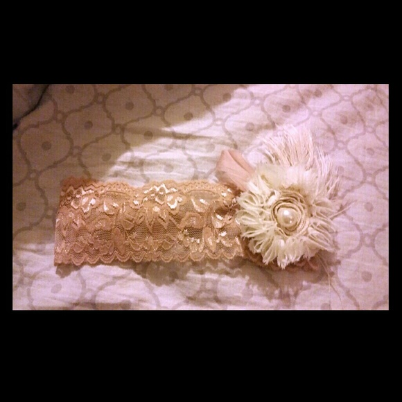Tan Lace Headband w/ feather & floral accent.