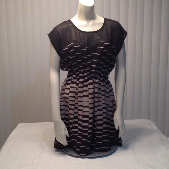 Forever 21 Dresses & Skirts - Forever 21 Dress. Size L