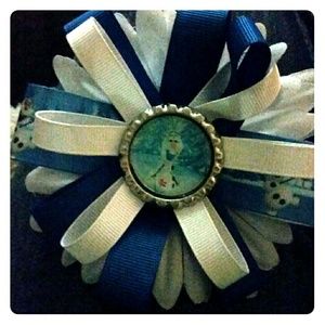 Handmade layered Olaf bow