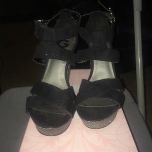 Guess wedges