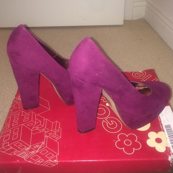 Maroon heels!