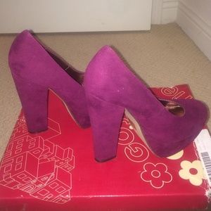 Maroon heels!