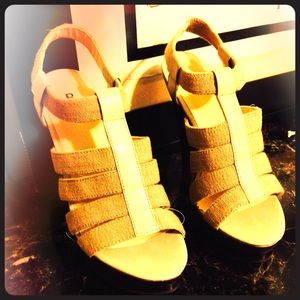 Bakers 5.5 cream colored heels