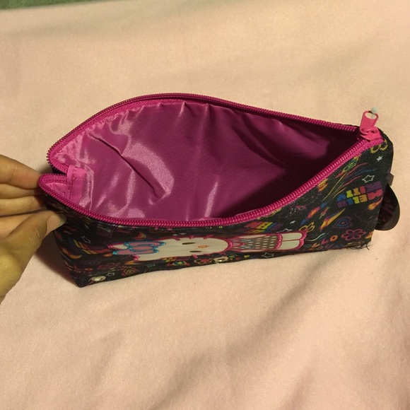 Hello Kitty pencil case - Picture 3 of 3