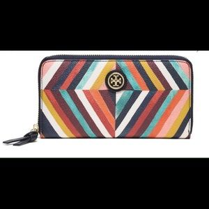 Tory burch wristlet