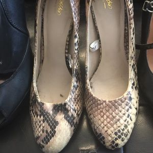 Mossimo snake skin heels