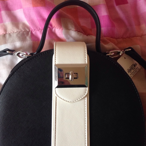 Black and white purse - Picture 2 of 4