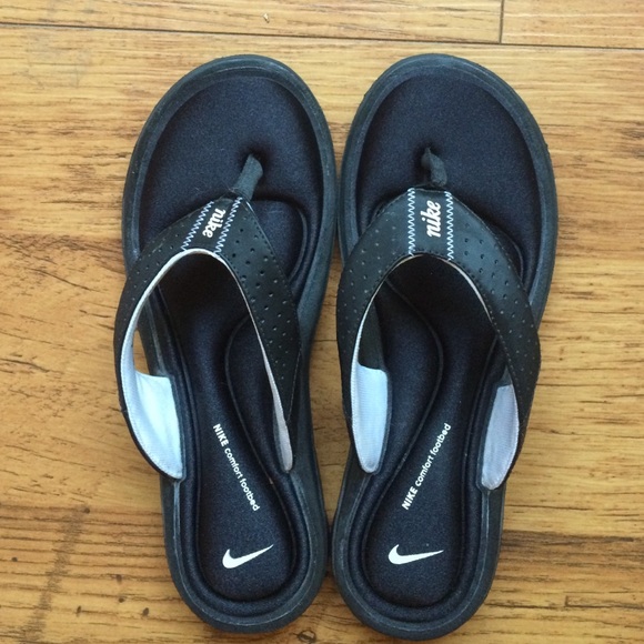 ✨NEW✨ Nike flip flops