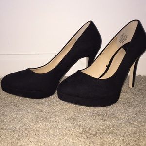 👠 H&M Black Pumps 👠