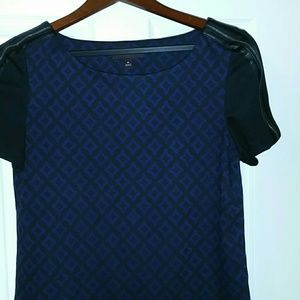 Dana Buchanan top, zipper detail on sleeve.